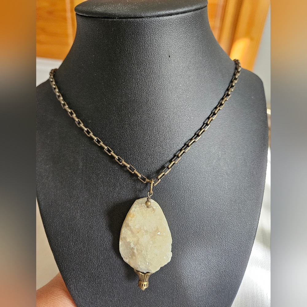Elegant Gold Chain Necklace with Stone Pendant